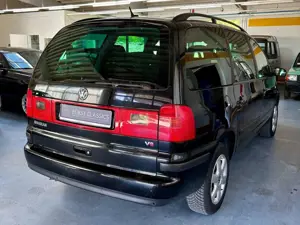 Volkswagen Sharan Sharan 2.8 V6 Highline XENON LEDER NAVI PDC Bild 2