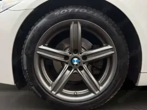 BMW 520 d Touring AHK/M-Paket/Head-Up/Bhz.Lenkrad/PDC Bild 4