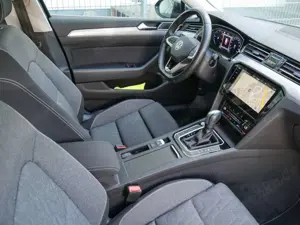 Volkswagen Passat Variant 2.0 TDI Business IQ.Light AHK Kam Bild 4