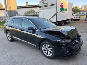 Volkswagen Passat Variant Business Unfall vorne
