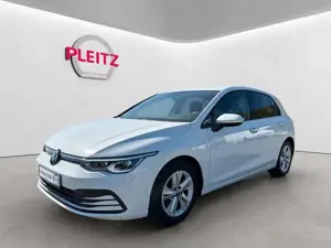 Volkswagen Golf VIII Life  1.5 TSI 110kW SHZ STHz AHK RFK