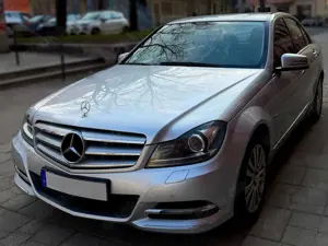 Mercedes-Benz 220
