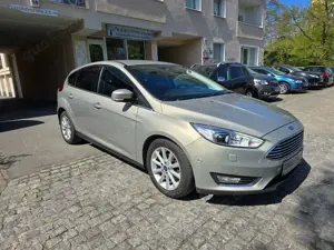 Ford Focus Titanium/1.Hand/Scheckheft/Bi-Xenon/Navi/Tempomat/