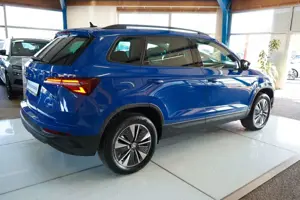 Skoda Karoq Tour 4x4 AUTOMATIK / NAVI / XENON / PDC Bild 4