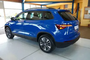 Skoda Karoq Tour 4x4 AUTOMATIK / NAVI / XENON / PDC Bild 3