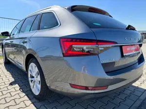 Skoda Superb Style 4x4 GARANTIE+1 AHK STANDHZG MATRIX Bild 5