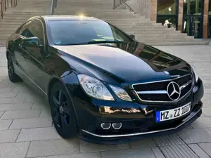 Mercedes-Benz E 200 E 200 CGI Coupe BlueEFFICIENCY Avantgarde
