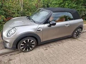 MINI Cooper Cabrio.