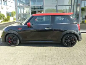 MINI John Cooper Works John Cooper Works 2.0 Essential Trim Aut.*PANO*NAV Bild 2