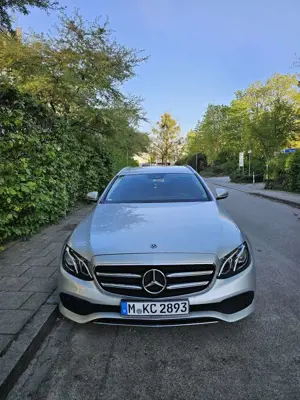 Mercedes-Benz E 220 d T 9G-TRONIC