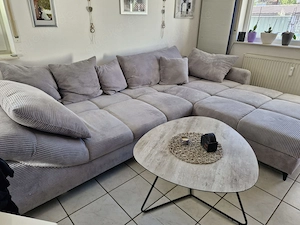 Ecksofa Cord-Stripes warm grey mit Kissen 3 Monate jung Bild 2