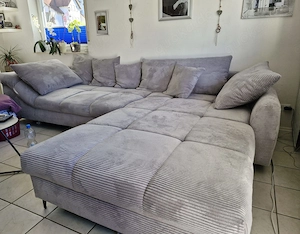 Ecksofa Cord-Stripes warm grey mit Kissen 3 Monate jung