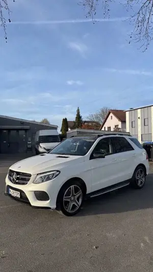 Mercedes-Benz GLE 350 d 4Matic 9G-TRONIC AMG Line Bild 2