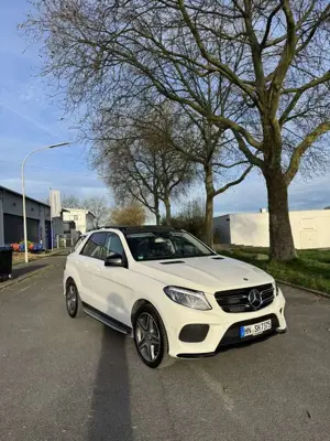 Mercedes-Benz GLE 350 d 4Matic 9G-TRONIC AMG Line Bild 3