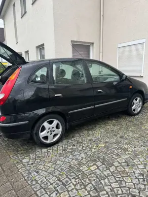Nissan Almera Tino