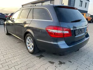 Mercedes-Benz E 220 E 220 CDI E T-Modell/AVANTGARDE/LEDER/NAVI Bild 5