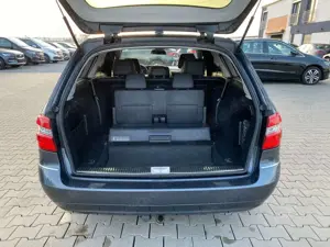 Mercedes-Benz E 220 E 220 CDI E T-Modell/AVANTGARDE/LEDER/NAVI Bild 2