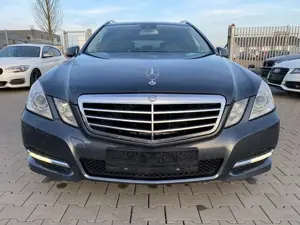 Mercedes-Benz E 220 E 220 CDI E T-Modell/AVANTGARDE/LEDER/NAVI Bild 4