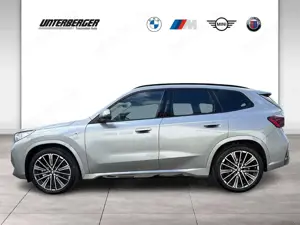 BMW X1 xDrive23i M Sport 20" AHK HUD adaptiv LED RFK Bild 3