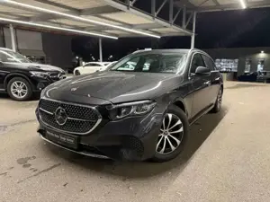 Mercedes-Benz E 220 d T Avantgarde Navi LED Distr WPaket AHK Kamera Bild 2