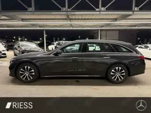 Mercedes-Benz E 220 d T Avantgarde Navi LED Distr WPaket AHK Kamera Bild 3