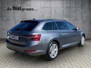 Skoda Superb Combi 2.0 TDI Ambition DSG Navi+SHZ+LED Bild 4