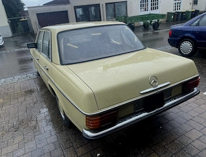 Mercedes Benz 230.4 W115 Strichacht Bild 2