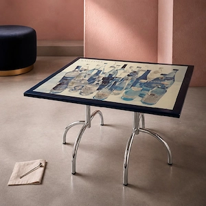 Bistrotisch blau mit Motiv Wasserflaschen