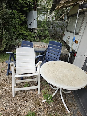 Gartenstühle mit Tischen 