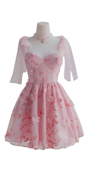Verspieltes Rosa Kleid
