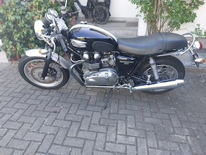 Triumph Thruxton 900 sehr gepflegt schwarz