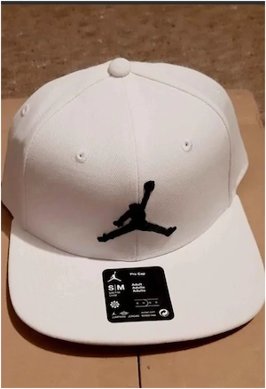 Kappe Jordan Weiß