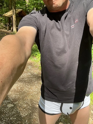 8.5. ab 11Uhr Ich( 50, schlank, 20x5cm ) ..  Jogge nackt in den Wald 