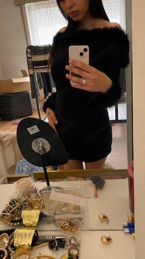 schlankes babe sucht sexdate mit älteren mann 