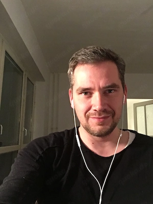 Attraktiver großer und erfahrener Liebhaber 
