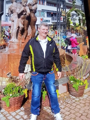 Er sucht sie  Bild 2