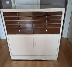 Alter Zahnarztschrank der Marke Baisch 