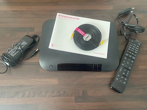 Telekom Media Receiver 201 mit Kabeln und Fernbedienung