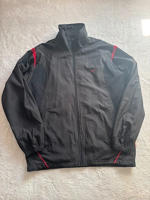 Nike Jacke Schwarz Rot Vintage Style Kindergrösse XXL (entspricht