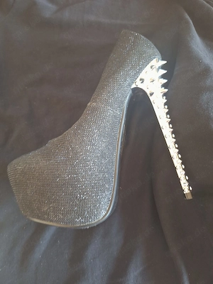 Getragene Wäsche, Schuhe ,Kleidung, Dildos.  Bild 4
