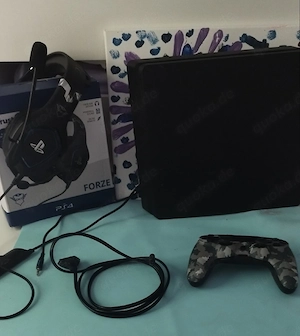 Playstation 4 mit Zubehör 