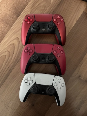 3  PlayStation 5 controllern + 3 PlayStation 5 spiele zusammen 