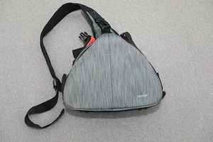 Mantona Fototasche Schultertasche   ideal für Kamera & Zubehör
