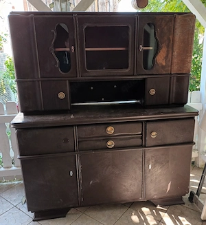 Alter Schrank zu verschenken 