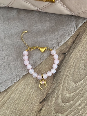 Wunderschönes 18k Gold Perlenarmband mit Schleifenanhänger Herzmagnet Verschluss in Rosa