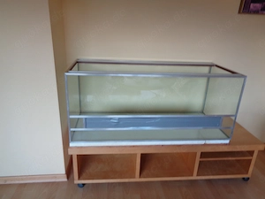 Terrarium inkl. Unterschrank mit Rollen zu verkaufen