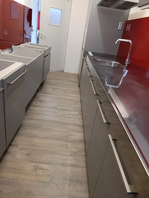 19-tlg-Design-Küche grau Geräte: Gaggenau-Miele mit 2,50m Edelstahl-Spüle