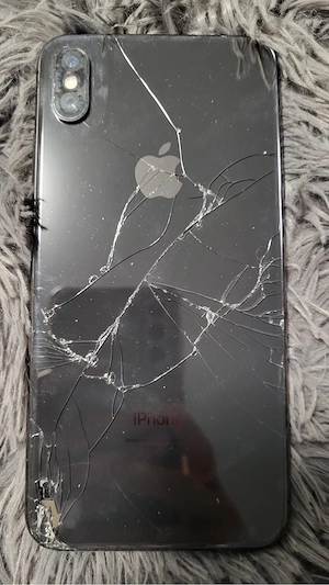 Iphon XS max plus 2 handyhülen und 2 pancaglas 