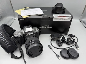 FUJIFILM X-T5 40MP Schwarze Hybridkamera mit XF16-80mm f 4 R OIS WR Objektiv