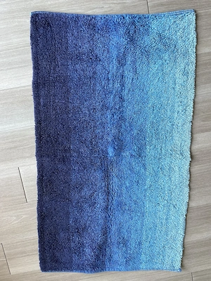 Zwei schöne Badteppiche (ca. 105 x 60 cm, 100% Biobaumwolle) zu verschenken